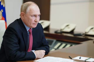 أشار جو بايدن خطأً إلى الرئيس الأوكراني باسم فلاديمير بوتين